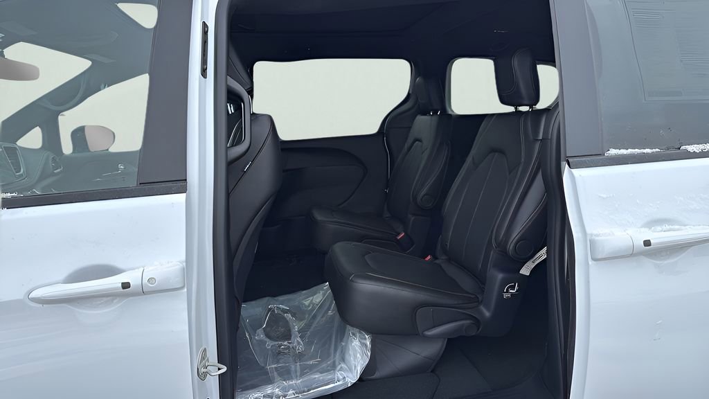 New 2026 Chrysler Pacifica Select image 30