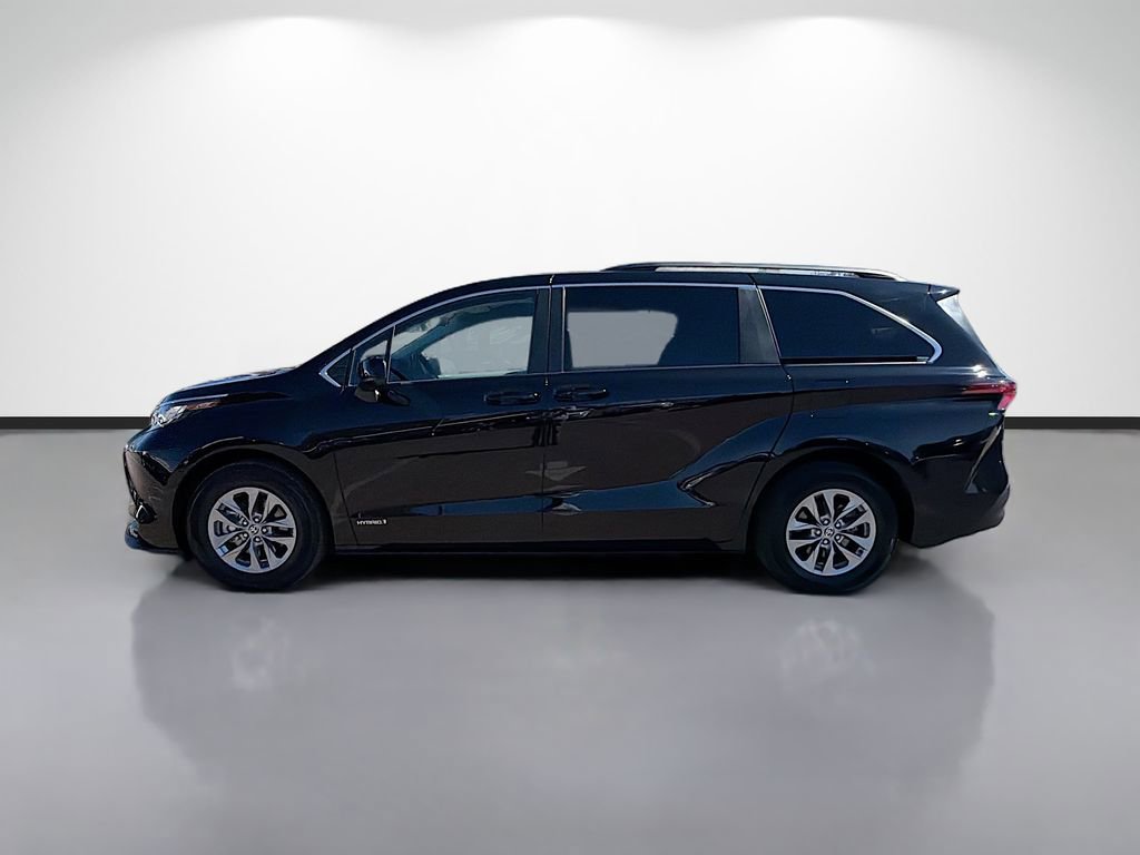 Used 2021 Toyota Sienna LE image 6
