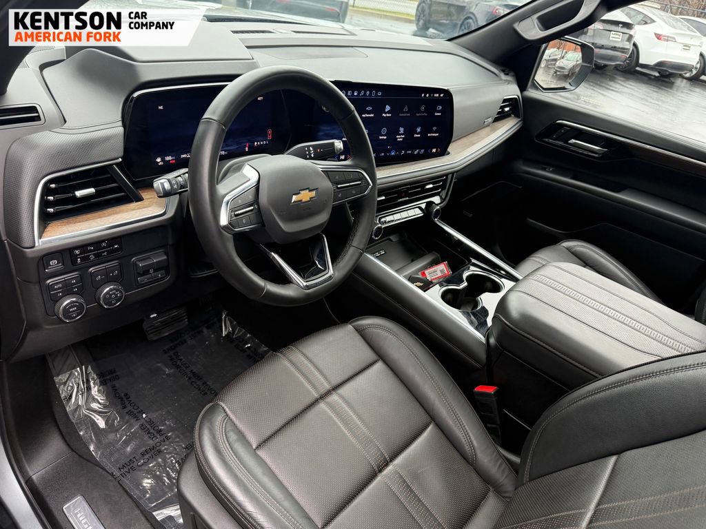 Used 2025 Chevrolet Suburban High Country image 34