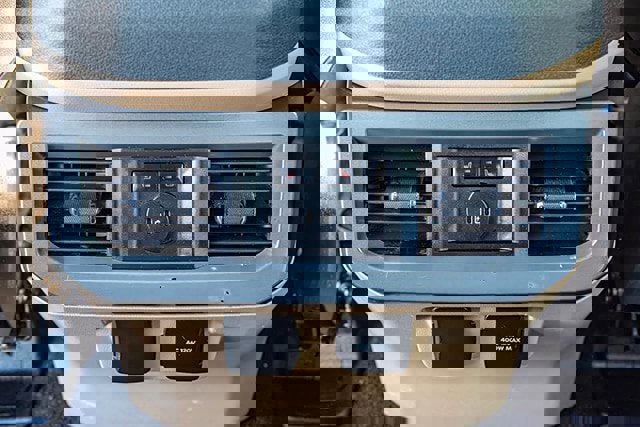 Used 2023 Ford F250 Lariat w/ Chrome Package image 27