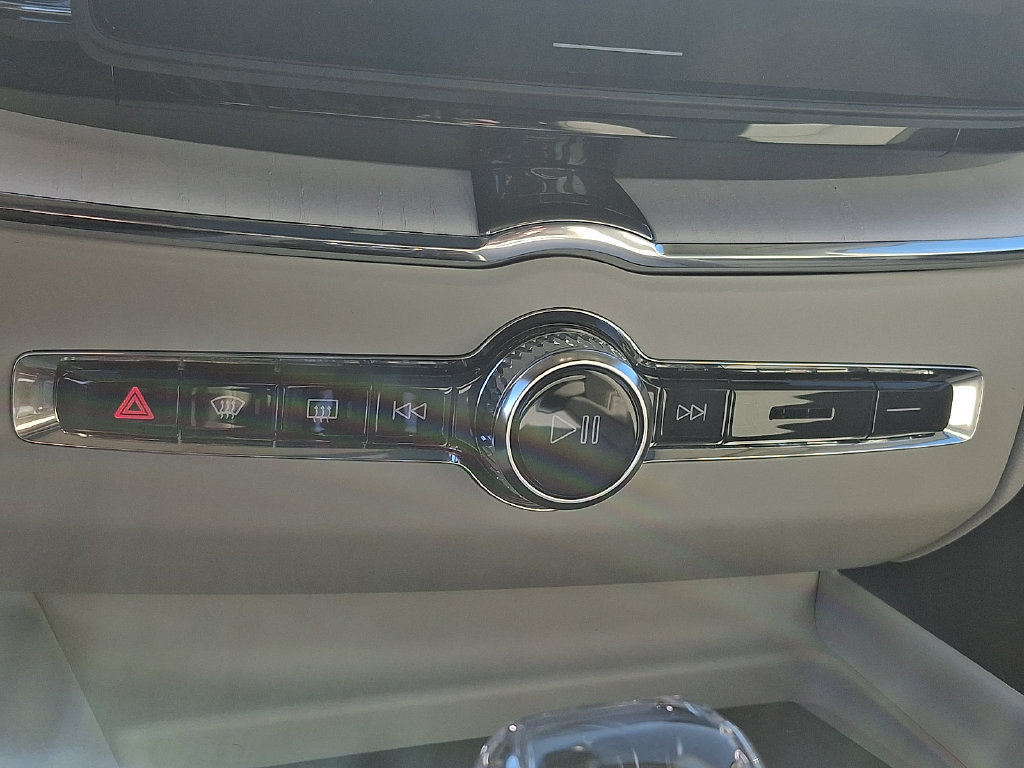New 2027 Volvo XC60 B5 Ultra AWD/4WD image 13
