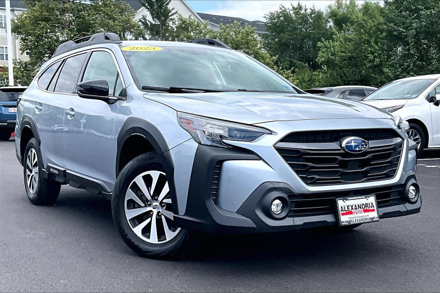 Used 2023 Subaru Outback Premium AWD/4WD image 2