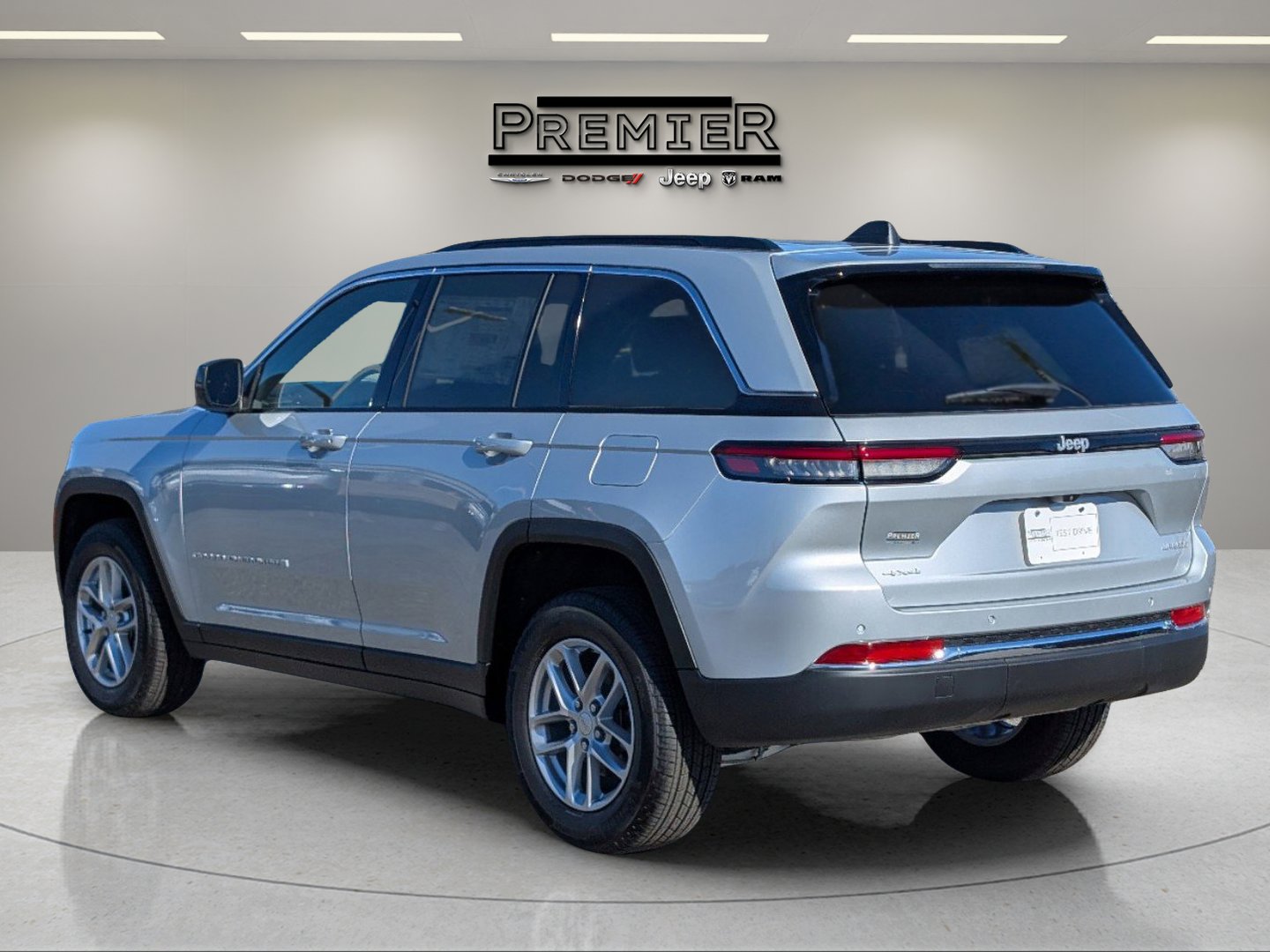 New 2024 Jeep Grand Cherokee Laredo X w/ Luxury Tech Group I image 8