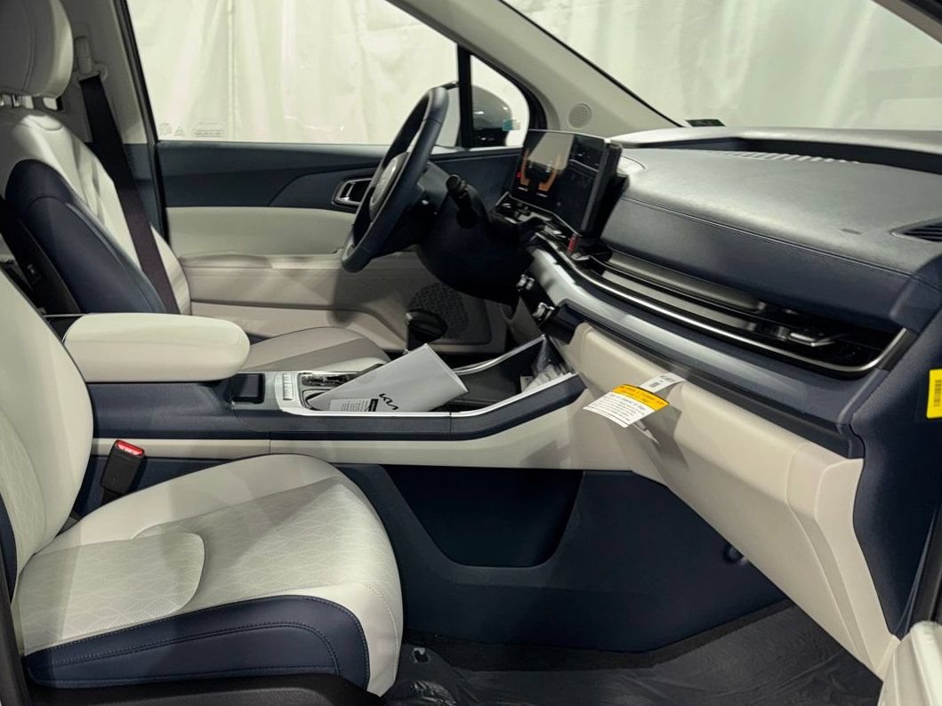 New 2026 Kia Carnival EX FWD image 34