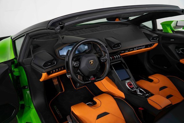 Used 2022 Lamborghini Huracan EVO image 16