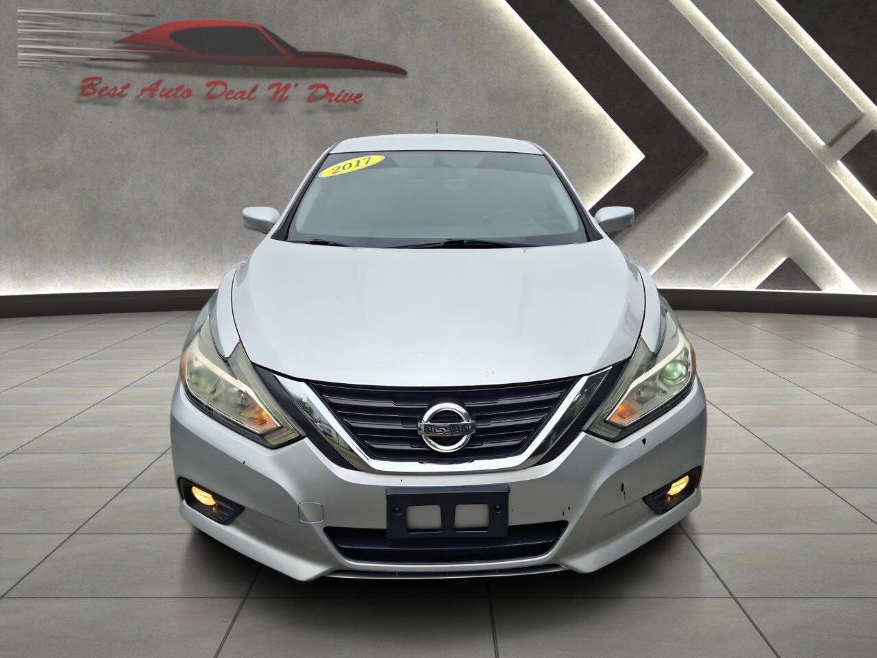 Used 2017 Nissan Altima 2.5 SV image 3