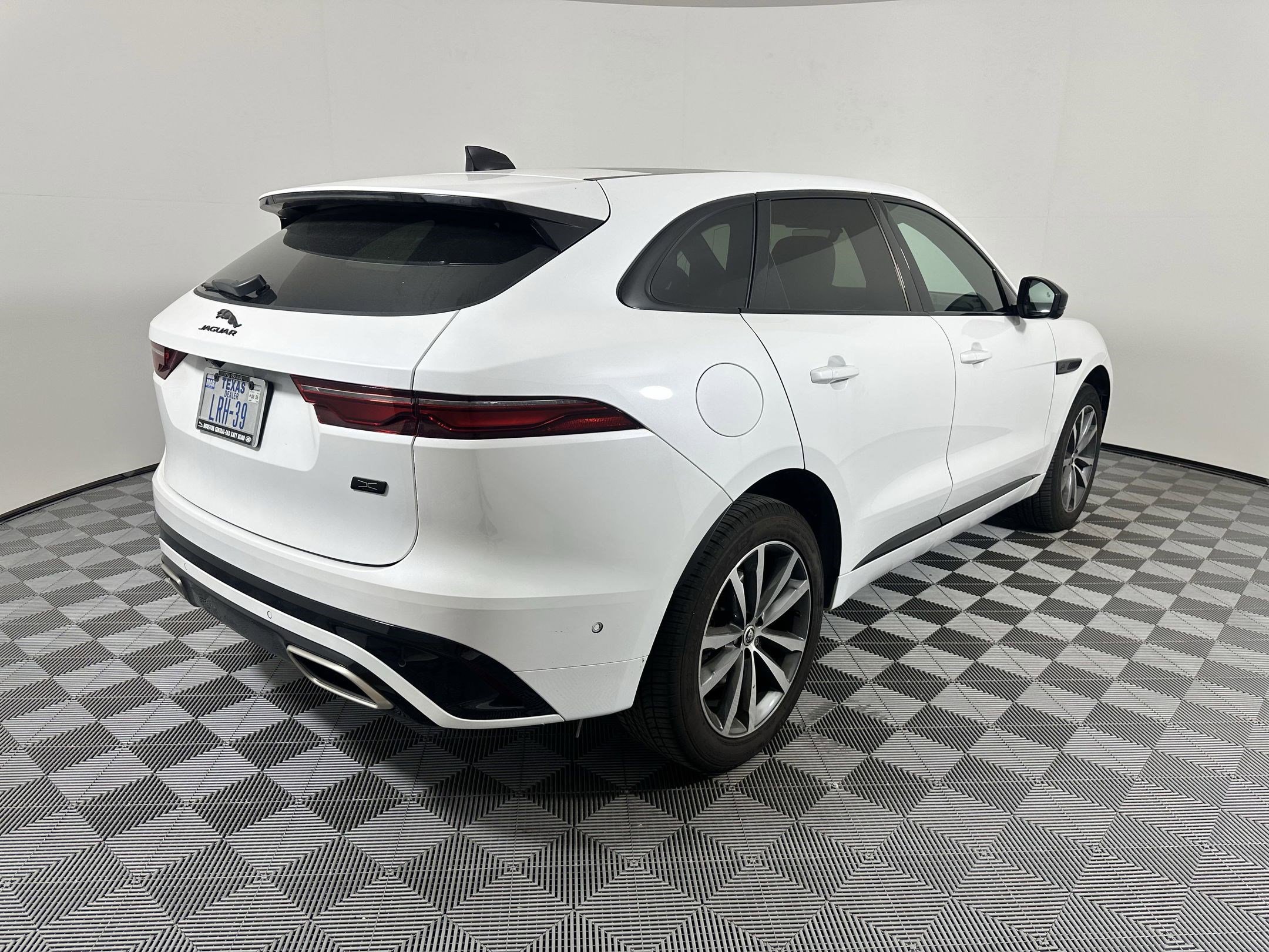 New 2026 Jaguar F-PACE R-Dynamic S image 7