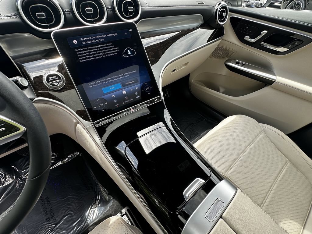 Certified 2025 Mercedes-Benz GLC 300 image 31