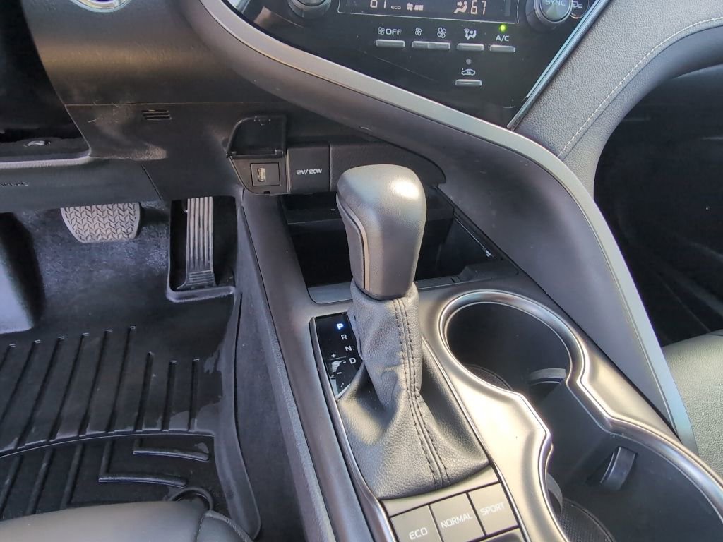 Used 2022 Toyota Camry XSE FWD image 21
