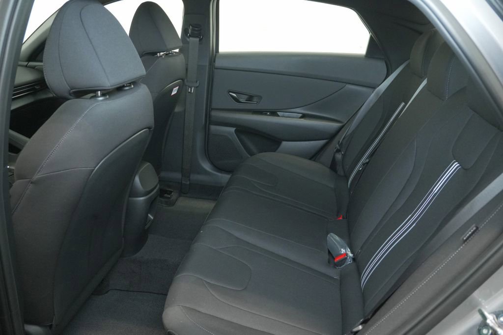 Certified 2025 Hyundai Elantra Sport image 27