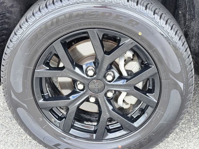 Used 2025 Jeep Grand Cherokee Altitude image 10