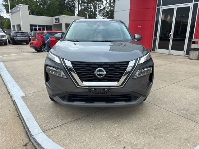 Used 2023 Nissan Rogue SV image 2