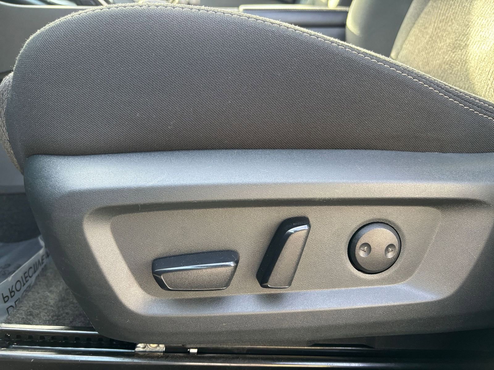 Used 2025 Nissan Rogue SV image 22