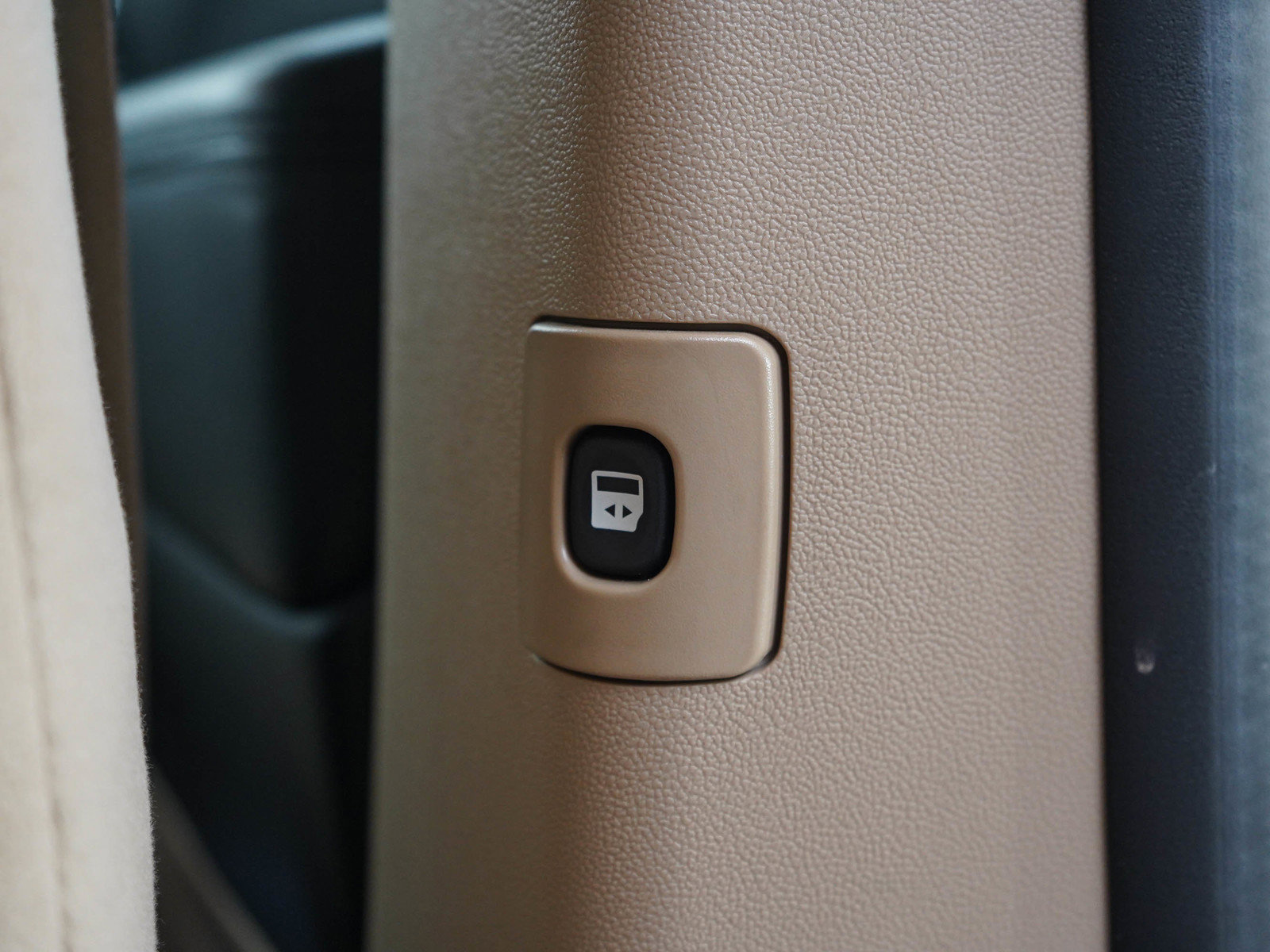 Used 2015 Dodge Grand Caravan SXT FWD image 17