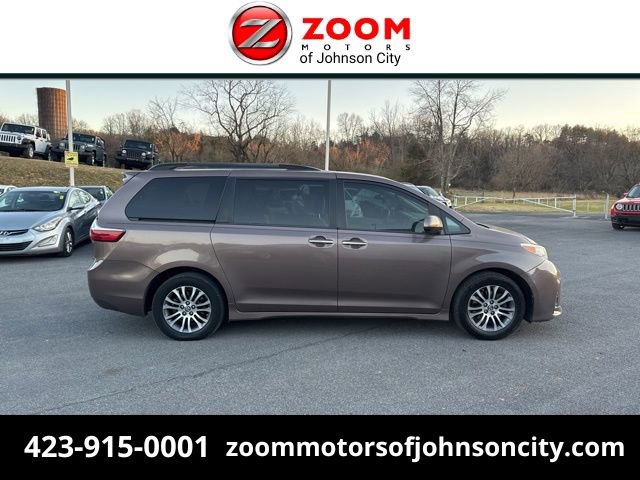 Used 2018 Toyota Sienna XLE w/ XLE Navigation Package image 1