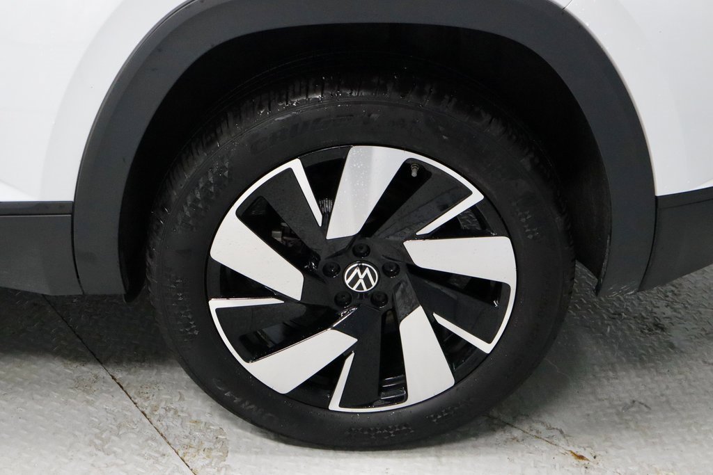 Used 2025 Volkswagen Atlas Cross Sport SE image 19