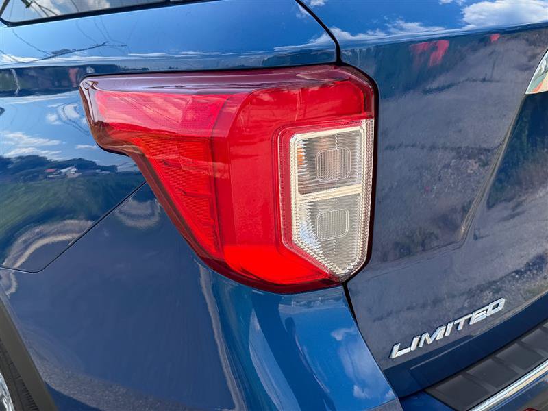 Used 2021 Ford Explorer Limited w/ Equipment Group 301A AWD/4WD image 17