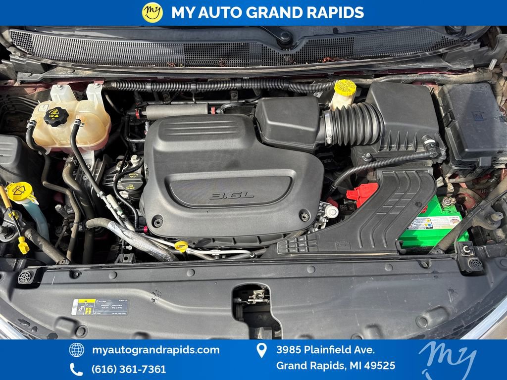 Used 2020 Chrysler Pacifica Touring w/ Cold Weather Group FWD image 24