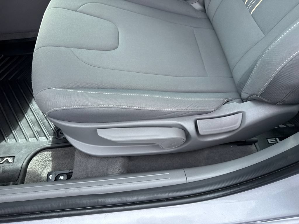 Certified 2025 Hyundai Elantra Sport FWD image 11