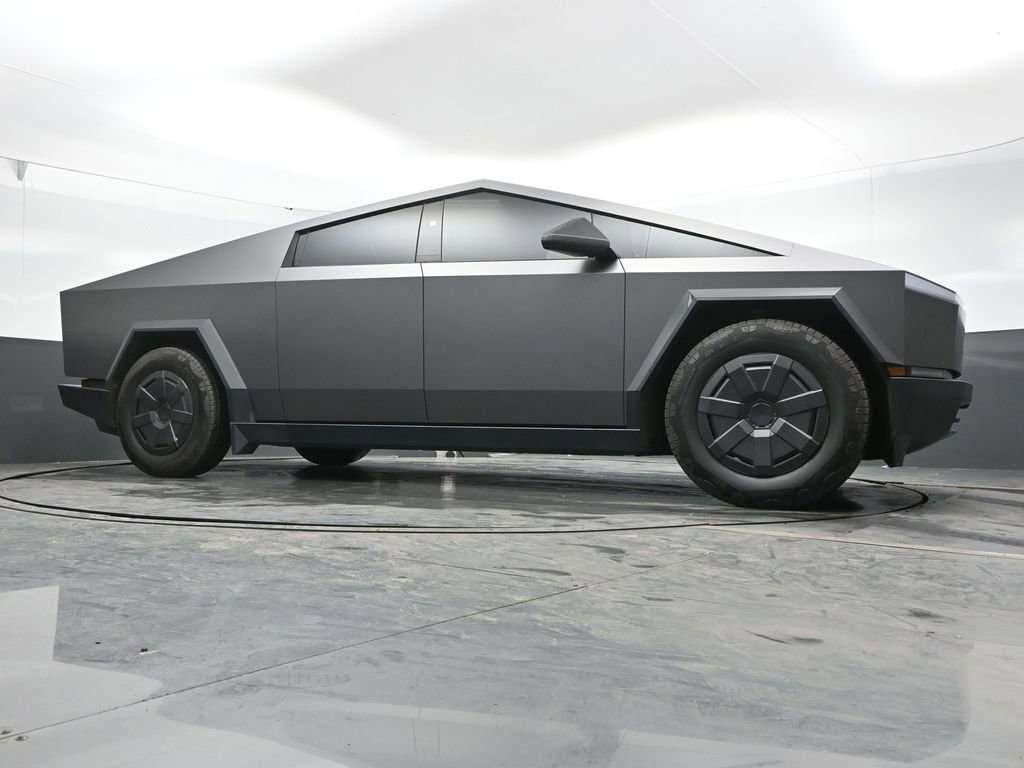 Used 2025 Tesla Cybertruck AWD Crew Cab image 41