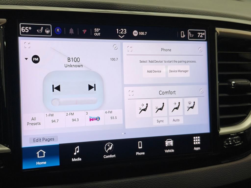 Used 2025 Chrysler Pacifica Select image 6