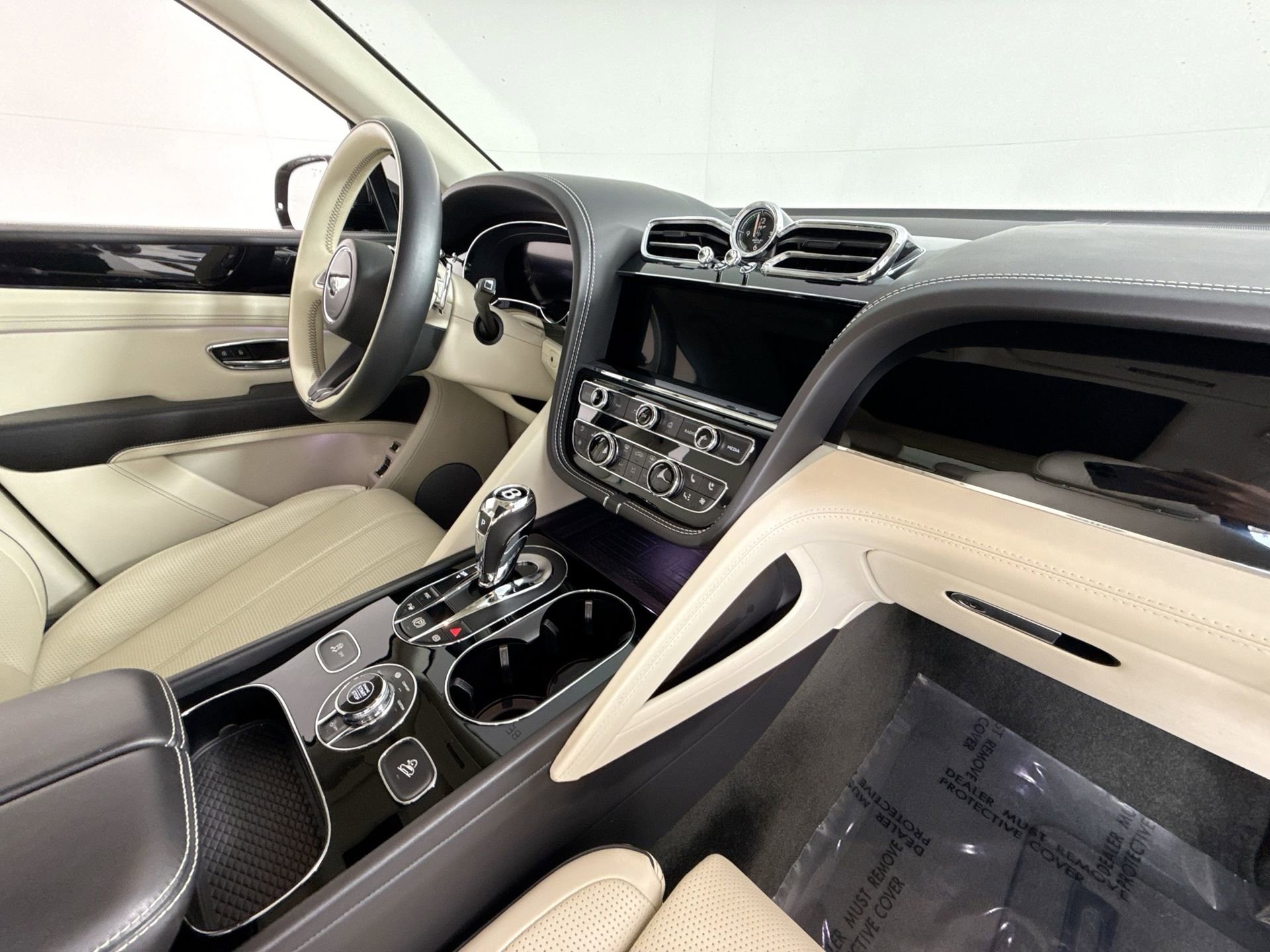 Used 2021 Bentley Bentayga AWD/4WD image 26