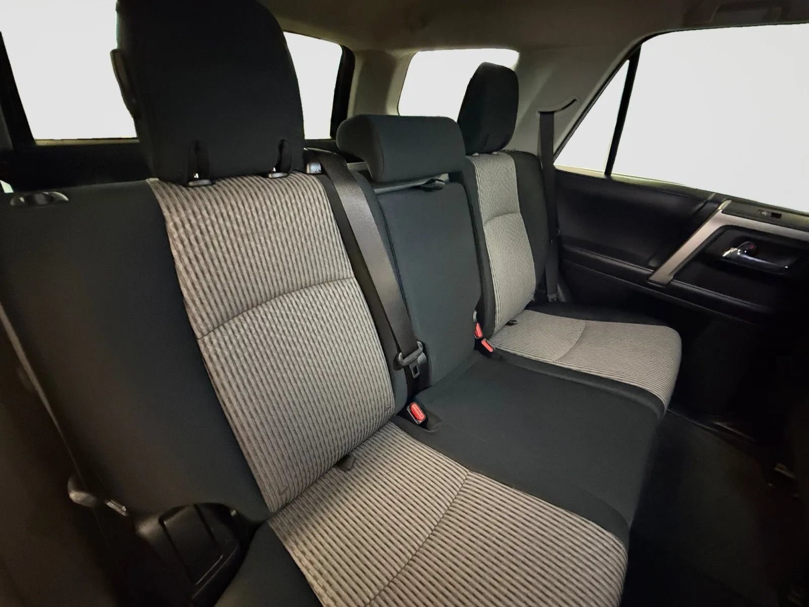 Used 2016 Toyota 4Runner SR5 AWD/4WD image 18