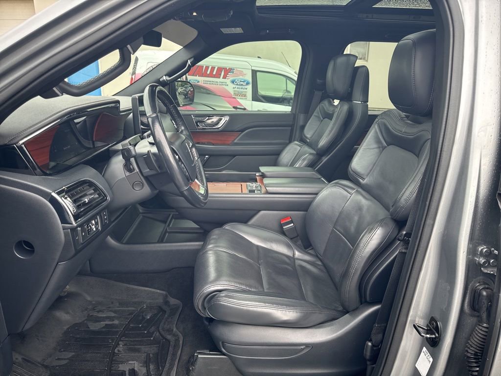Used 2022 Lincoln Navigator Reserve AWD/4WD image 4