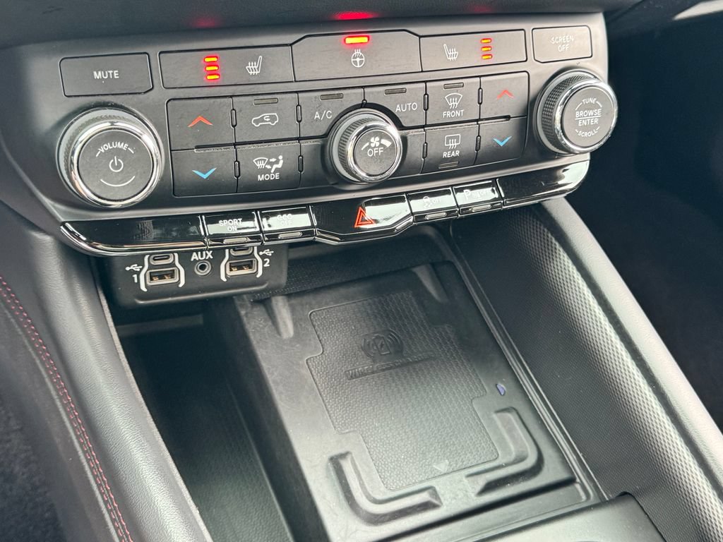 Used 2023 Dodge Durango R/T w/ Blacktop Package AWD/4WD image 26