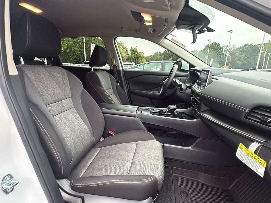 Certified 2026 Nissan Rogue SV FWD image 33