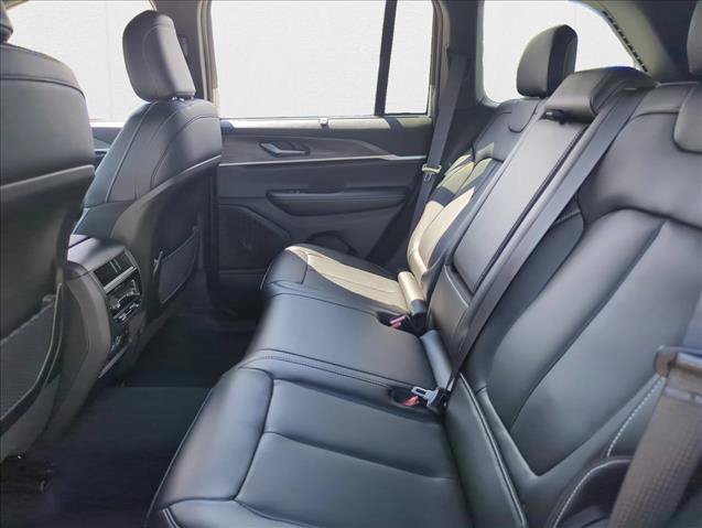 New 2025 Jeep Grand Cherokee Limited w/ Luxury Tech Group II RWD image 17