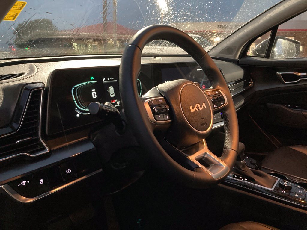 Used 2025 Kia Sportage EX FWD image 9