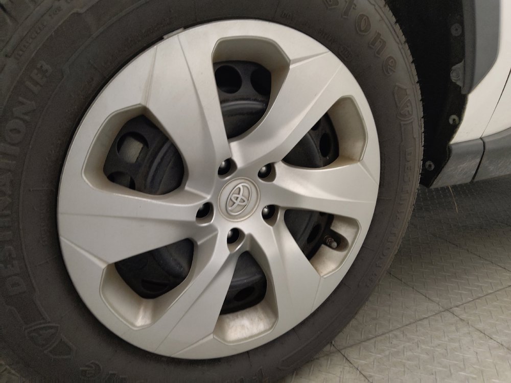 Used 2022 Toyota RAV4 LE FWD image 31