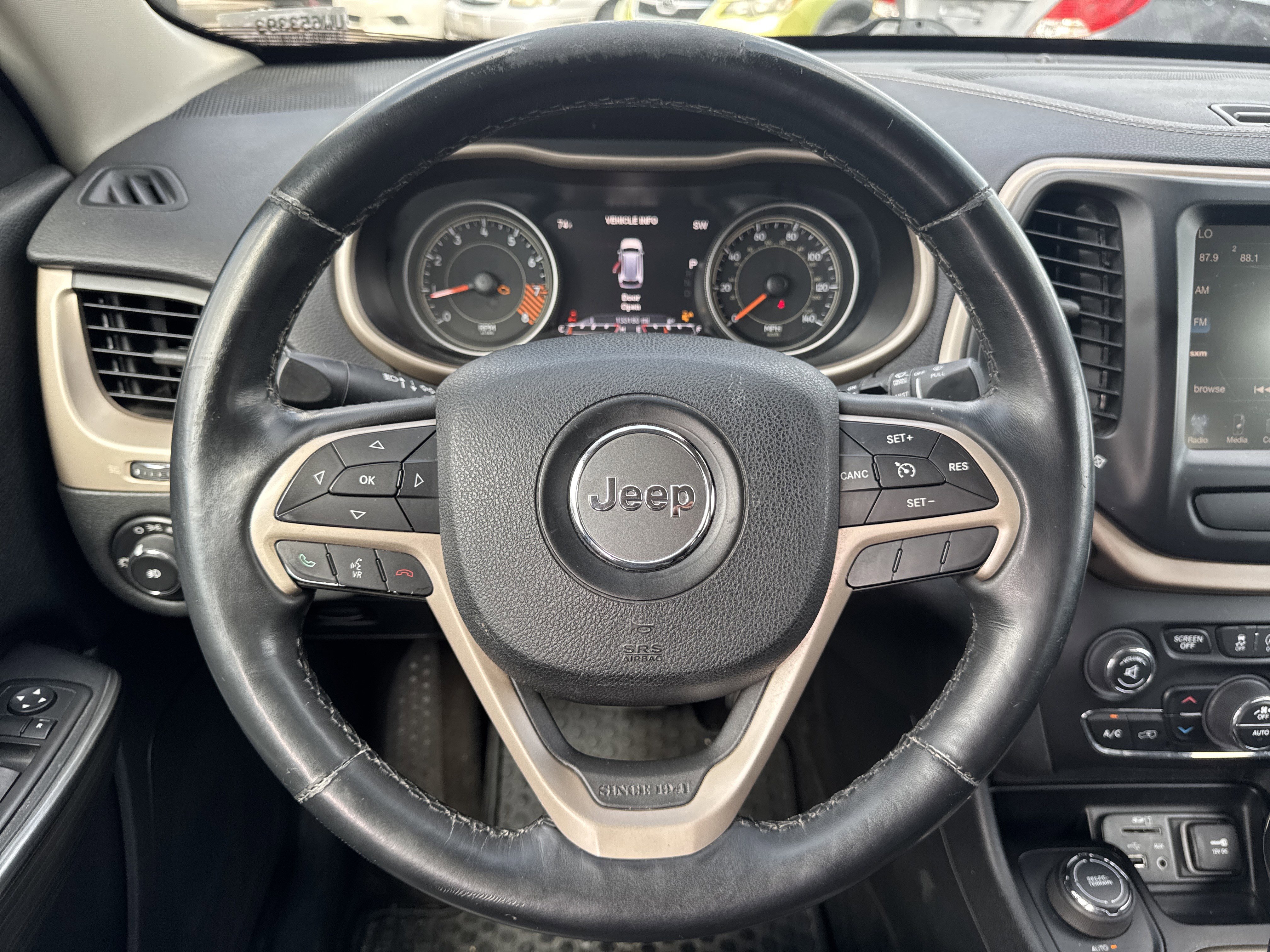 Used 2015 Jeep Cherokee Limited w/ Luxury Group AWD/4WD image 12