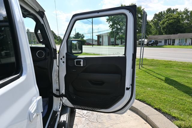 Used 2019 Jeep Wrangler Unlimited Sahara AWD/4WD image 18