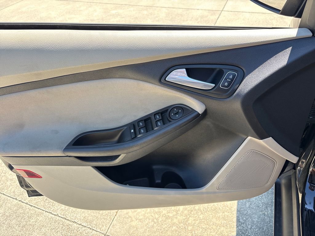 Used 2018 Ford Focus SE FWD image 16