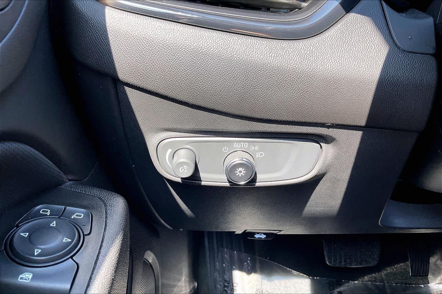 Used 2023 Chevrolet Equinox RS FWD image 32