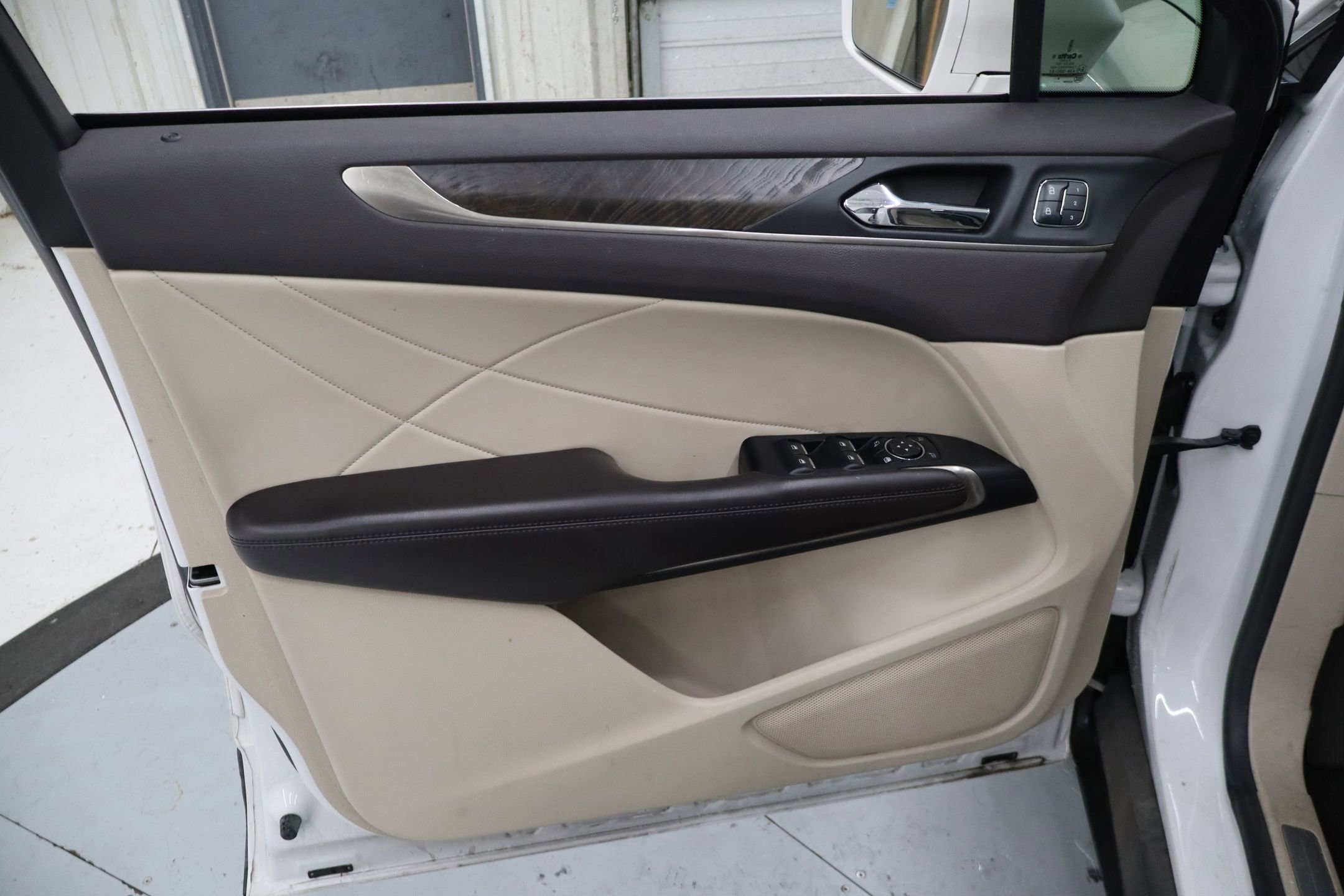 Used 2017 Lincoln MKC Reserve FWD image 14