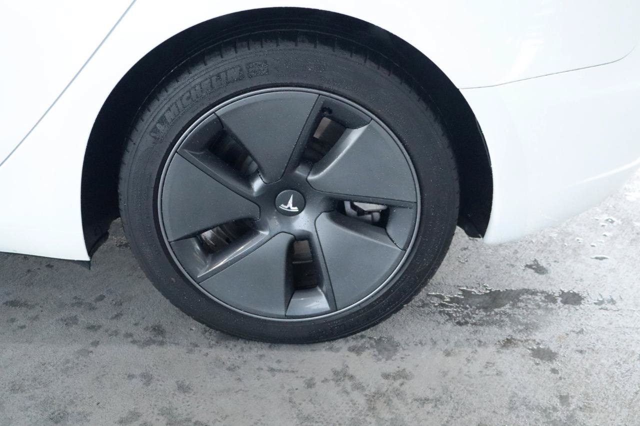 Used 2023 Tesla Model 3 Standard Range RWD image 11