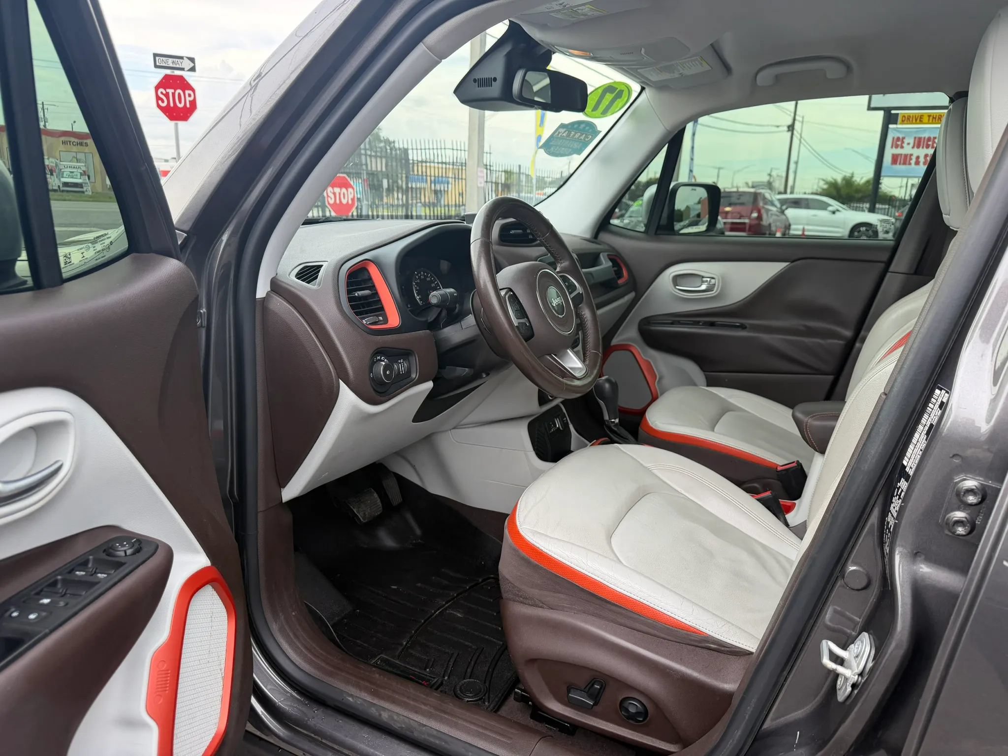 Used 2017 Jeep Renegade Limited FWD image 7