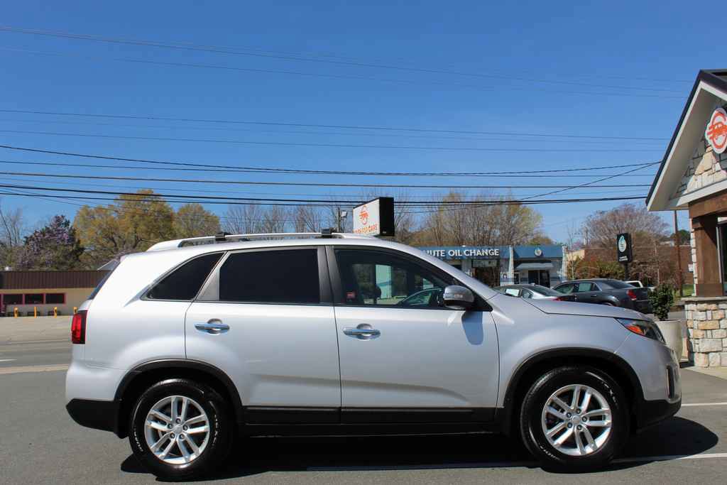 Used 2014 Kia Sorento LX image 4