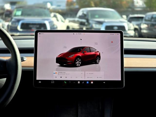 Used 2023 Tesla Model Y Long Range image 17