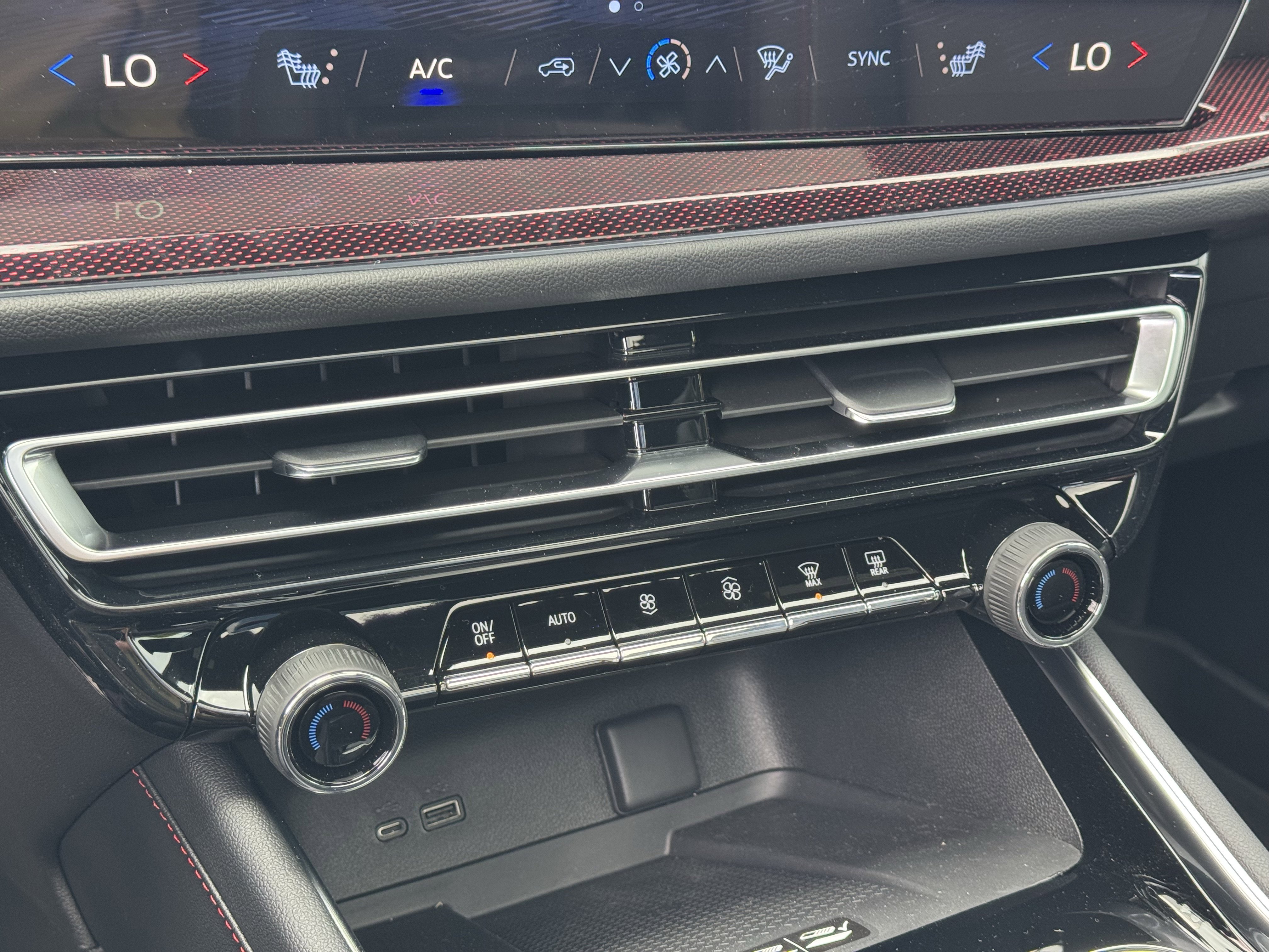 New 2026 Chevrolet Traverse Z71 w/ Driver Confidence Package image 18
