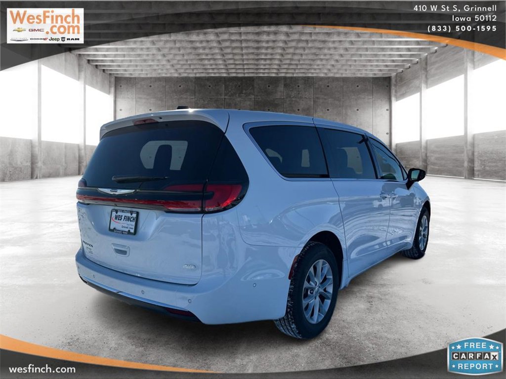 New 2025 Chrysler Pacifica Select image 5