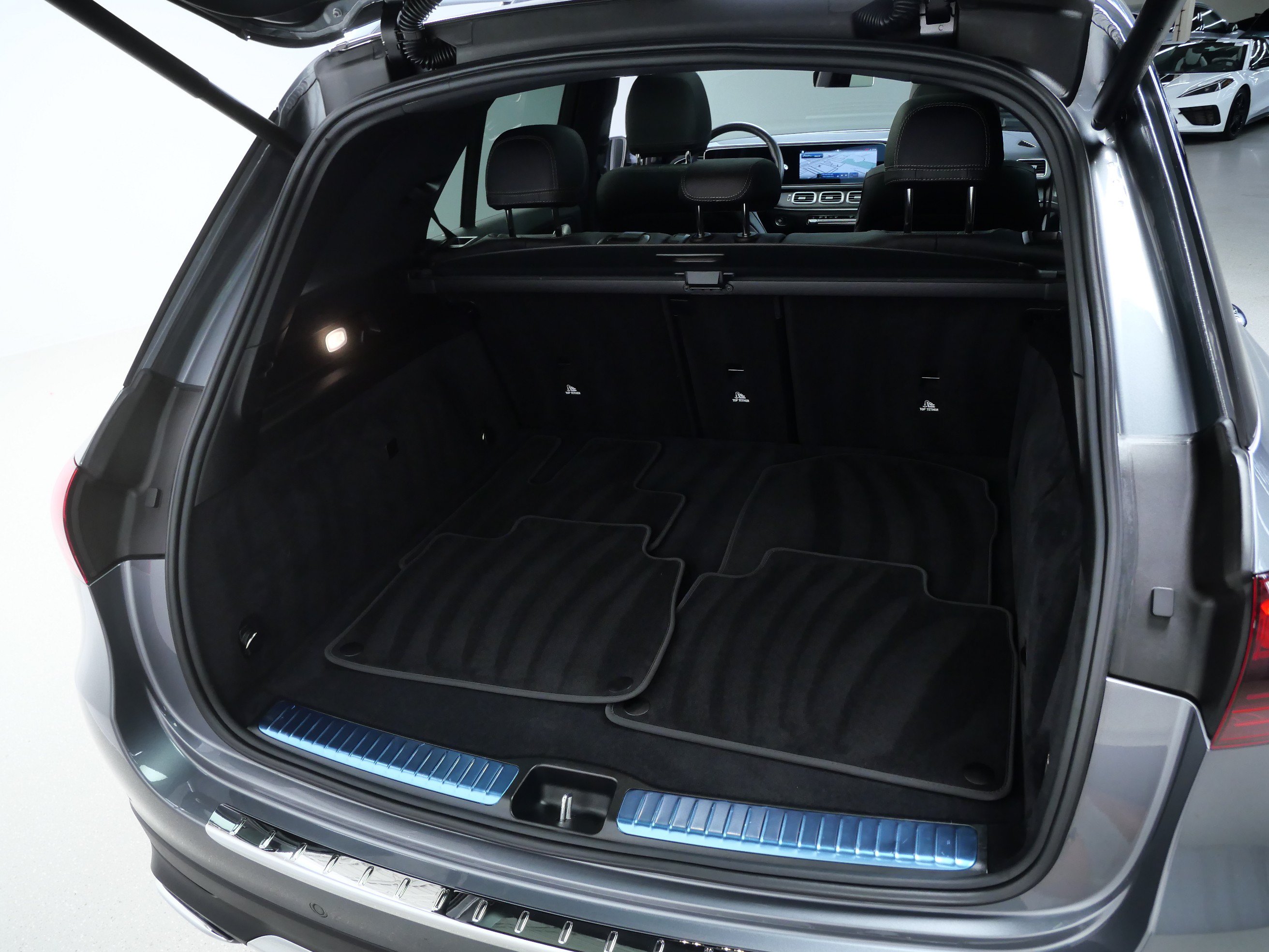 Certified 2025 Mercedes-Benz GLE 450e 4MATIC w/ Driver Assistance Package image 7
