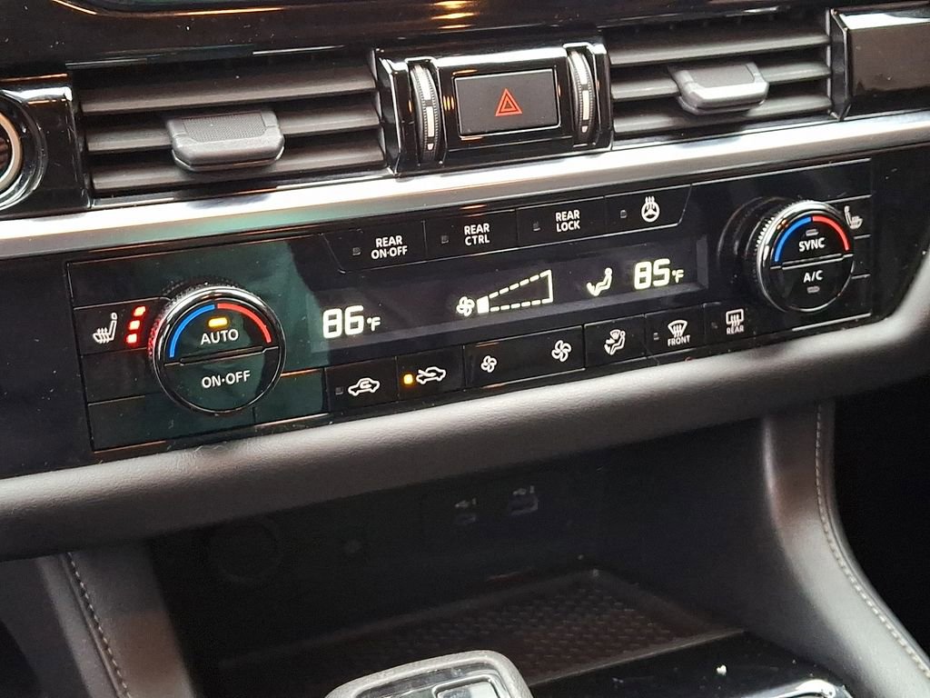 Used 2023 Nissan Pathfinder SL w/ Black Appearance Package image 17