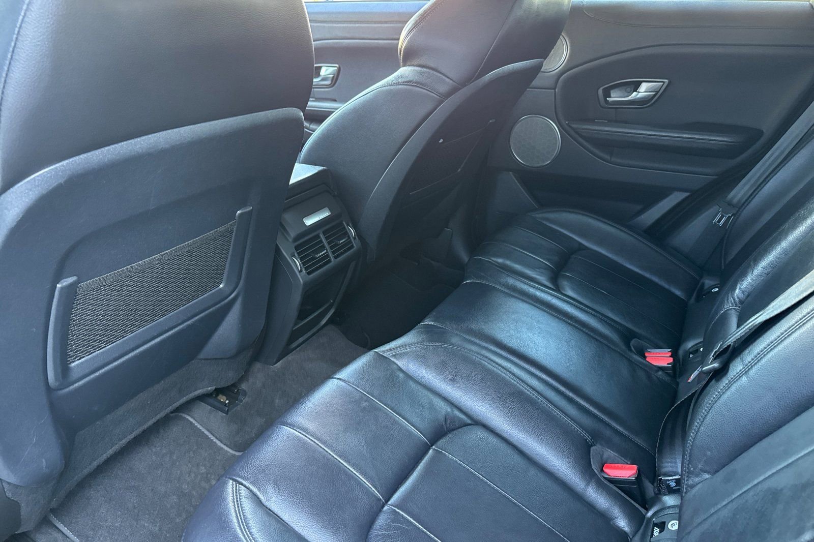 Used 2019 Land Rover Range Rover Evoque SE image 15