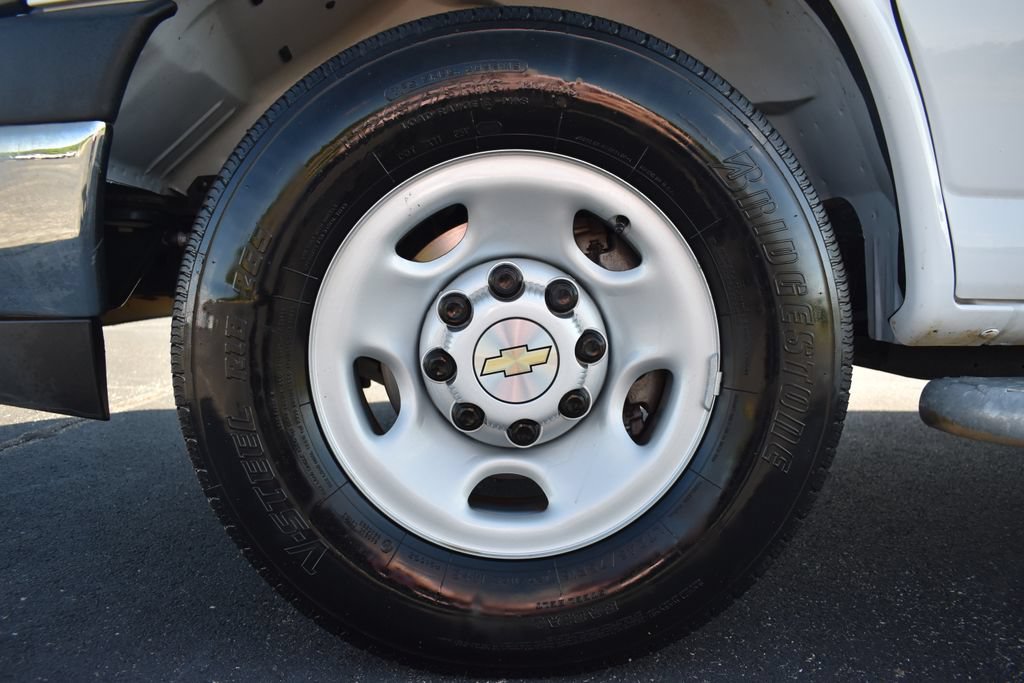 Used 2024 Chevrolet Express 2500 w/ Driver Convenience Package RWD image 13