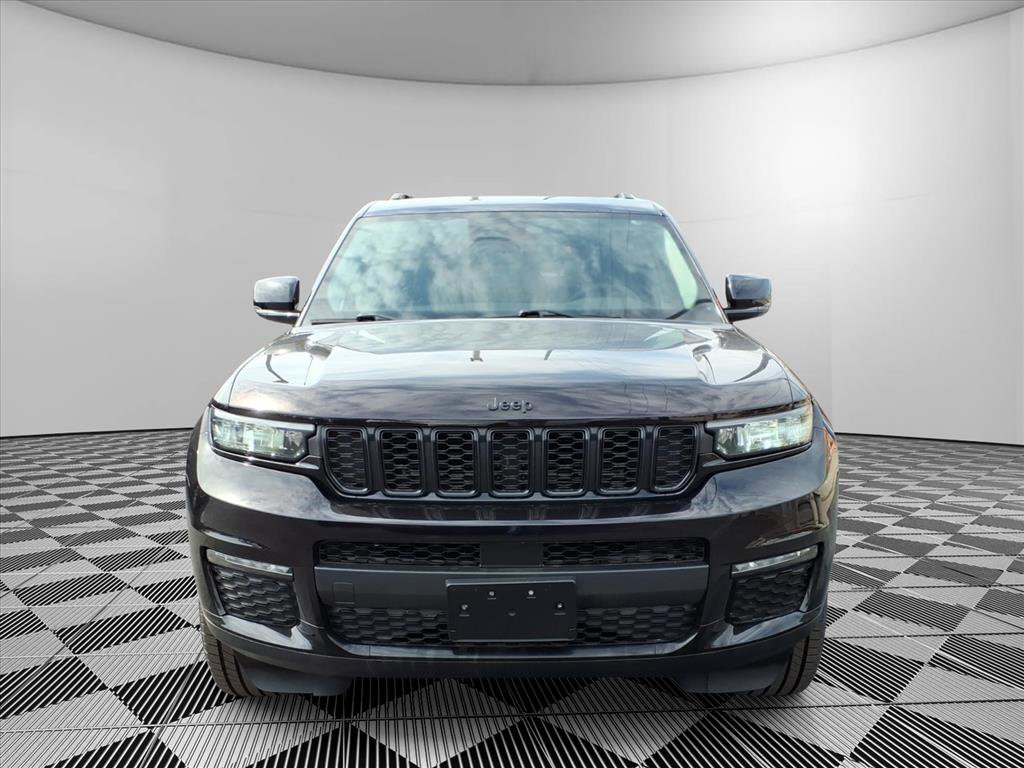 Used 2023 Jeep Grand Cherokee L Limited w/ Black Appearance Package image 3