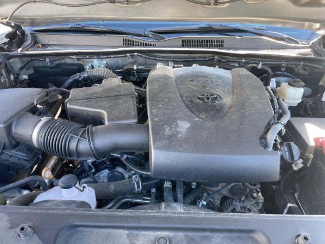 Used 2022 Toyota Tacoma SR5 AWD/4WD image 32